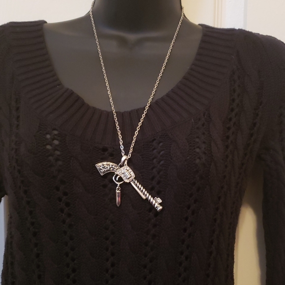 Pistol with bullet necklace - Picture 3 of 4